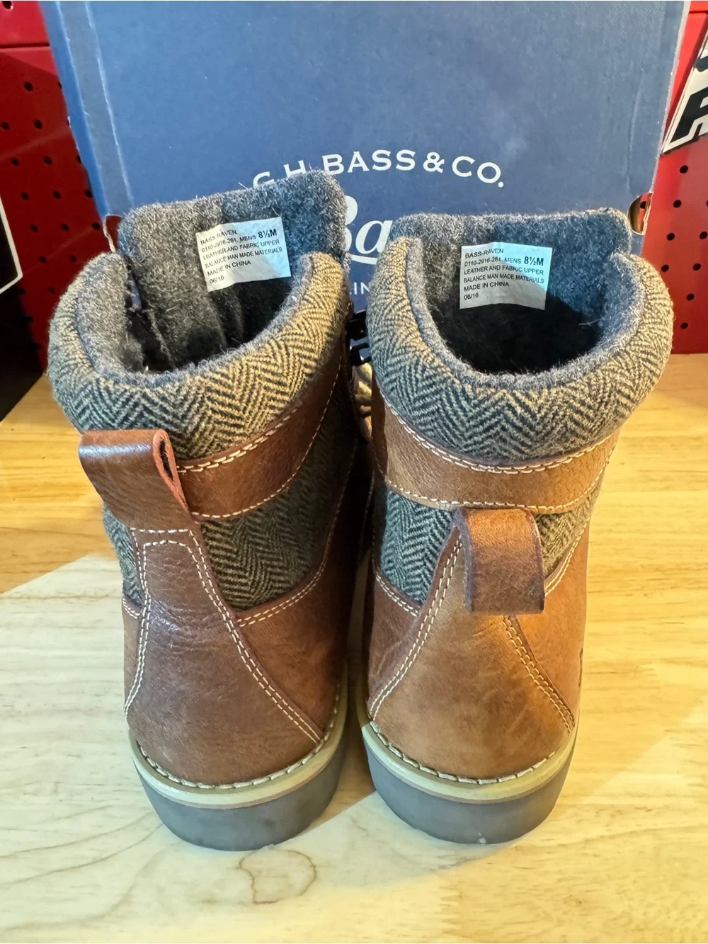 G.H. Bass & Co. Men’s Tan Brown Leather Moc Toe Boots Size 8.5D